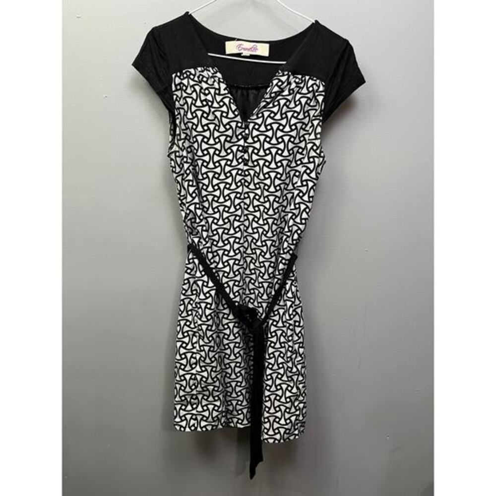 Emmelee skater‎ dress Womens Medium black/white belted Sleeveless